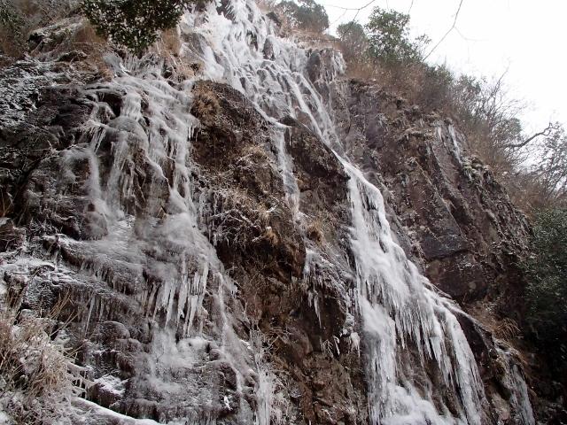 通称　難所ヶ滝（河原谷の大つらら）